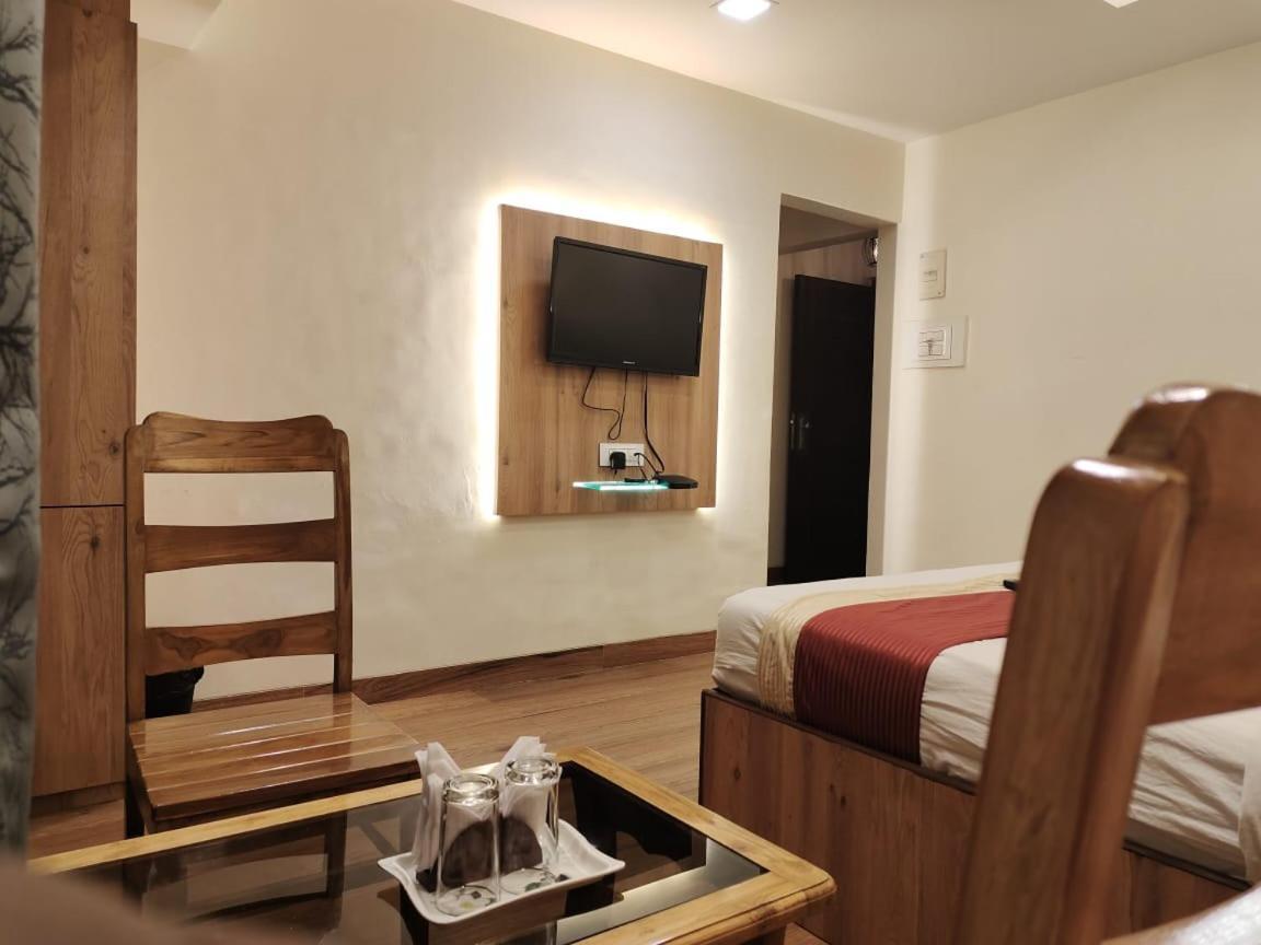 Hotel Shelter Palace Navi Mumbai Exterior photo