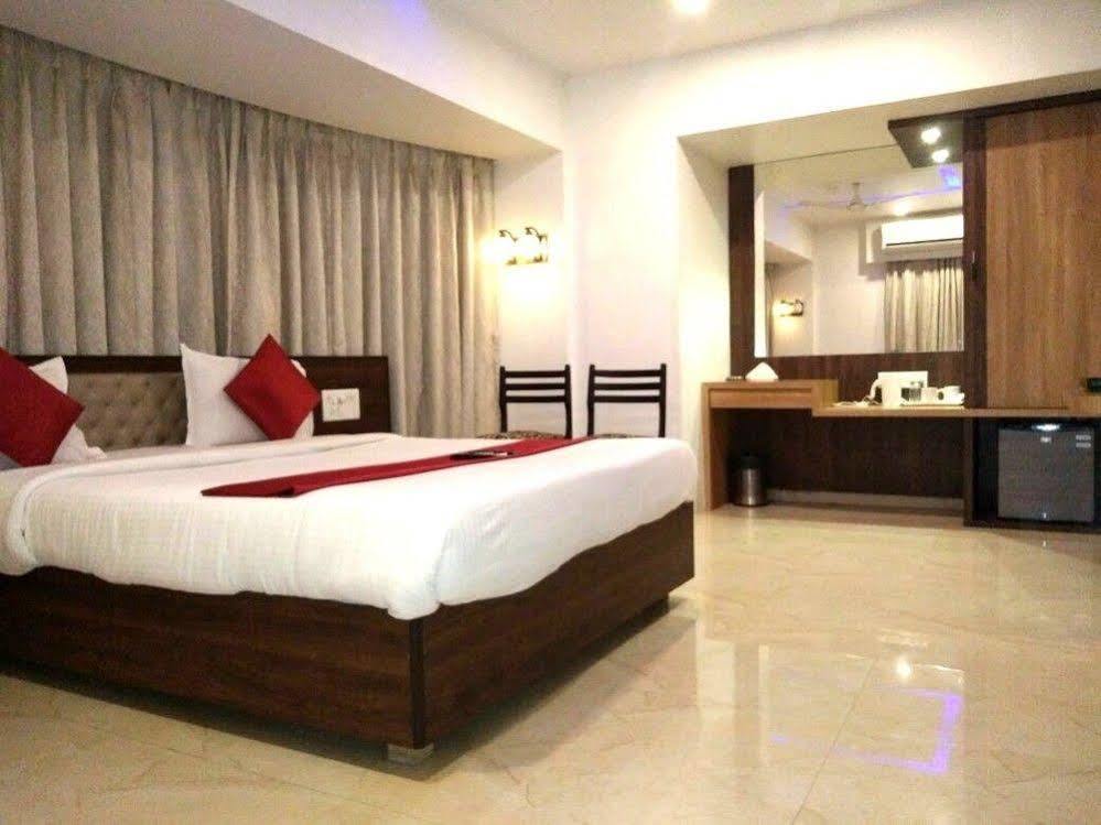 Hotel Shelter Palace Navi Mumbai Exterior photo