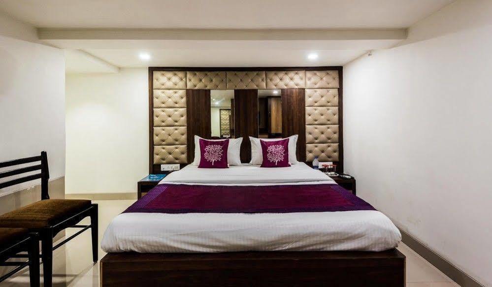 Hotel Shelter Palace Navi Mumbai Exterior photo